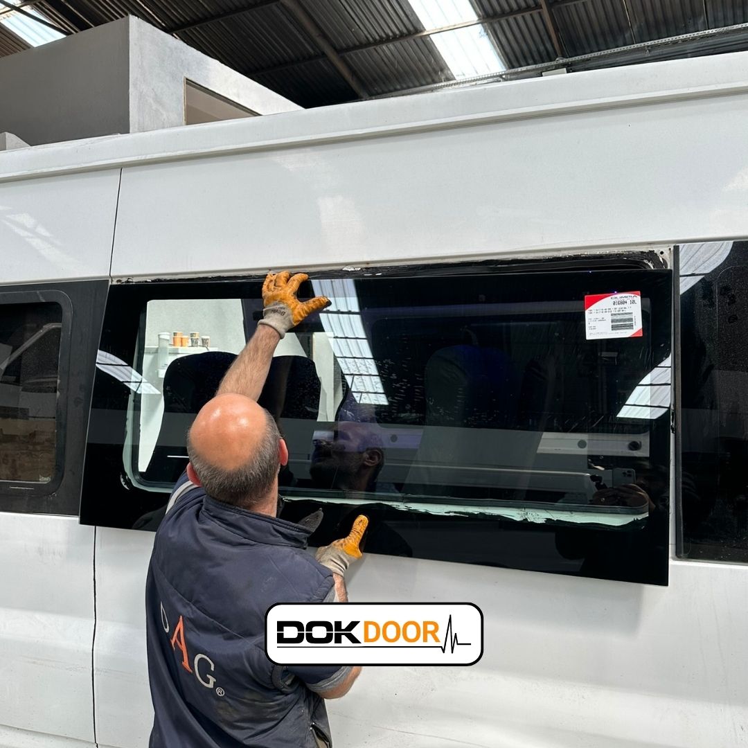 Ford Transit Yan Cam Değişimi